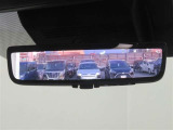 車両後方の視界をクリアに映し出す「デジタルインナーミラー」搭載です。