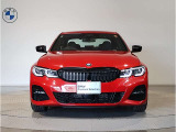 【キドニーグリル】BMWは約90年もの間、ほぼ全ての車両にひと目でBMWだと分かるこの特徴的なフロントグリルが備えられ、デザイン・アイコンとして親しまれてきました。