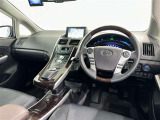運転席まわりです。 各操作スイッチは使いやすい位置に配置されてます。