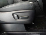 パワーシート搭載。微妙な調整が手軽にでき、ピッタリのポジションで運転することが可能です。