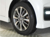 認定中古車では、厳しいHonda認定基準をクリアした厳選されたHonda認定中古車のみ、取り扱っております。「ご購入前の安心」「納車後の信頼」を車両と一緒に提供しております。