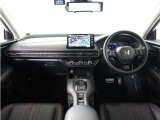 ◆視界広々で非常に運転しやすくロングドライブでも疲れを感じさせないすっきりとまとまったインパネ周りです。