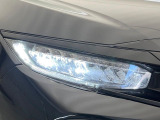 【LEDヘッドライト】悪天候や夜間走行時も良好な視界を確保し安心して運転できる高輝度LEDヘッドライトを装備!点灯速度が早く、消費電力も抑えられています。