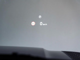 ヘッドアップディスプレイは運転中に役立つ情報をフロントガラスに映し出します。独自のレーザー技術により、直射日光が当たるような状況にも対応。走行速度、ナビゲーションなどの情報を、クリアに表示します。