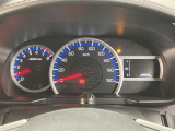 視認性に優れたメーターを採用しており、走行中でも車速や情報が分かりやすく表示されます。運転時の視線移動をむりのない範囲に抑え、快適で安心感のあるドライブをサポートします。