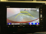 後方確認が便利なバックカメラ搭載、駐車時も安心です!!