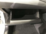 出し入れしやすいグローブボックス。