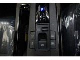 電動パーキングブレーキ。停車時ブレーキ保持するホールド機能スイッチは大変便利ですね。