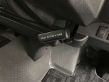 ETC車載器搭載しております。高速道路も料金支払いレーンに並ばず通過でき、とても便利です。ETCカードもお車購入時に入会する事ができます。お気軽にお問い合わせ下さい。