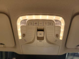 事故時に自動で通報するメルセデス・ベンツの緊急通報サービス。万一の際も専門オペレーターが迅速に対応し、安心を支えます。