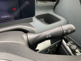 オートライトついてます。思いやりライト機能で夕暮れや雨天時のワイパー使用時に自動でヘッドライトを点灯させます。