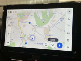 純正ナビを装備。タッチパネル式で使いやすく、お出かけもラクラクです。