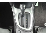 ハイブリッドカーですが運転操作は普通の車と変わりませんのでご安心ください。操作方法はスタッフが説明いたしますのでお気軽にご質問ください