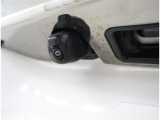 バックカメラが付いているので後方確認が非常にしやすいです。今や運転初心者も熟練者も必須装備!ついていて損はないですね♪