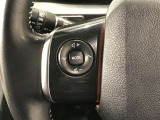 【ステアリングスイッチ】運転中に視線を前に向けたまま操作できます。