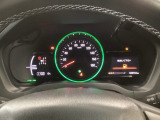 メーターの横に液晶カラーディスプレーを装備。航続可能距離等の情報やHonda SENSINGの注意・警告を表示します!