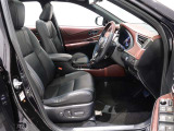 パワーシート搭載。微妙な調整が手軽にでき、適切なポジションで運転することが可能です。
