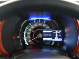 とっても見やすいメーターです。夜間時はラグジュアリーな気分にさせてくれる照明が魅力ですので、夜のドライブも楽しみになりますよ♪
