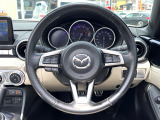 【純正革巻きステアリング】上質な革を使用することで、手にしっかり馴染みとても運転しやすいハンドルです♪