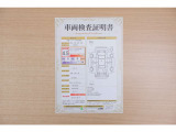 【車両検査証明書】店頭にて、クルマの状態が一目で分かる査証明書を公開中。トヨタ認定検査員が厳しく検査し、状態を点数と図解で表示しています。修復歴はもちろん、傷やヘコミの箇所や程度がご確認いただけます。
