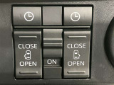 両側パワースライドドアを採用しており、運転席から簡単に開閉操作が可能です。駐車場や狭い場所でも扱いやすく、乗車時・降車時の負担を軽減します。