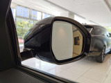 【ブラインドスポットモニター】車外の車をいち早く検知しドライバーに知らせるドライバーアシスト機能となっております。
