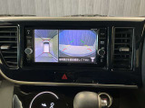 【アラウンドビューモニター】周囲を見渡せる映像で、スムースな駐車をサポートします
