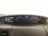 メーターの横に液晶カラーディスプレーを装備。航続可能距離等の情報やHonda SENSINGの注意・警告を表示します!
