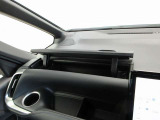 室内に小物を入れる収納スペースがあれば車内が片付きますね☆