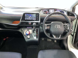 見通しのよいすっきりとした視界で、誰でも運転しやすいです。運転のしやすさは疲れにくさにも繋がりますよ♪