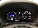 【ハンドル】運転にかかわる様々な操作を安全に行えるように視点移動が少なく操作性に配慮されたスイッチ類が凝縮されたコックピットです。