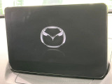 【マツダコネクトナビ】車内の雰囲気にマッチした一体型タイプのナビ。各種車輌設定やBluetooth再生等、様々な機能が楽しめます。直感的なダイヤル操作が可能で、使い勝手も良好です。