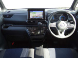 周囲が広く見わたせて、車両感覚もつかみやすく 足元も広々としてます。