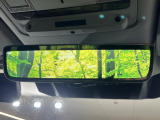 ◆ClearSightインテリアリアビューミラー『ルーフの上に取り付けられたカメラによって車内の積載状況に関係なく後方視界を確保できます。夜間でも鮮明に投影されます。』