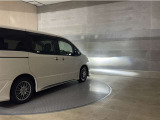 LEDヘッドランプです。十分な明るさを保ちつつも消費電力が少なく、バルブ寿命も長いのが特徴です。瞬時にMAXの光量を発揮するのもLEDならではです。