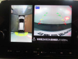 上からの目線で回りを確認できて駐車時に役立つアラウンドビューモニター付です。