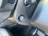 【電動ステアリングコラム】シートメモリーと合わせて使用すると複数人運転する場合は、お好きなポジションを記憶する事ができます。細かな調節も可能なため、ストレスなく運転が出来ます。