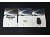 保証書・記録簿・取扱説明書と揃っていいます。キーの電池は新品にお取替えしてから納車させて頂きます。