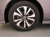 機敏さを引き立てる純正アルミ 195/65 R15 装着!