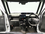 【開放感ある視界】雪国に心強い4WD。視界が広く運転しやすい設計です。高額な一台ですが、磨き抜かれた清潔な室内は価格以上の価値を感じるはず。