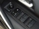 電動格納式ドアミラー・パワーウインドウを装備しています。