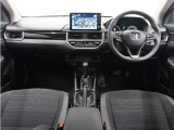 ◆視界広々で非常に運転しやすくロングドライブでも疲れを感じさせないすっきりとまとまったインパネ周りです。
