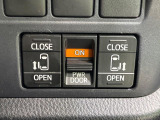 【両側パワースライドドア】スマートキーや運転席のスイッチで後席両側スライドドアの開閉が可能♪電動だから力を入れてドアを開ける必要が無く、小さなお子様でも簡単に開け閉めでき快適です♪