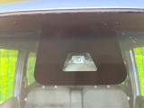 【スマートアシスト】走行中に前方の車両等を認識し、衝突しそうな時は警報とブレーキで衝突回避と被害軽減をアシスト。より安全にドライブをお楽しみいただけます。