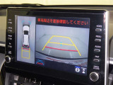 後方の見える安心をお届けするバックガイドモニター付:バックするときのアシストラインもあって楽々バック!車庫入れや縦列駐車をサポートし、苦手な駐車も安心です!今やもう手放せない装備ですネ♪