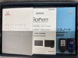 スマートキーは鍵をバッグに入れたままでもドアロックの開閉やエンジンのON・OFFができます。夜間や雨の日も鍵を探さなくて良いので便利です。