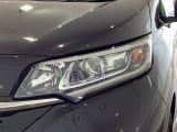 LEDヘッドライトは、点灯の瞬間から最大光量を発揮し、突然暗くなるトンネルなどでの安定感を高めます。