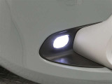 フォグランプ付きです。夜間や悪天候時に視界を確保するので安心ですね♪温度が高くなりますので、雪も溶けやすいですよ♪