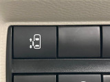 【パワースライドドア】スマートキーや運転席のスイッチでスライドドアの開閉が可能♪電動だから力を入れてドアを開ける必要が無く、小さいお子様でも、重い荷物を持っている時もラクに開け閉めできます♪