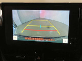 バックギアに入れて頂きますと、この様に後方が映し出されます!最終の確認はご自分の目と耳で必ず行ってください!安全第一で♪